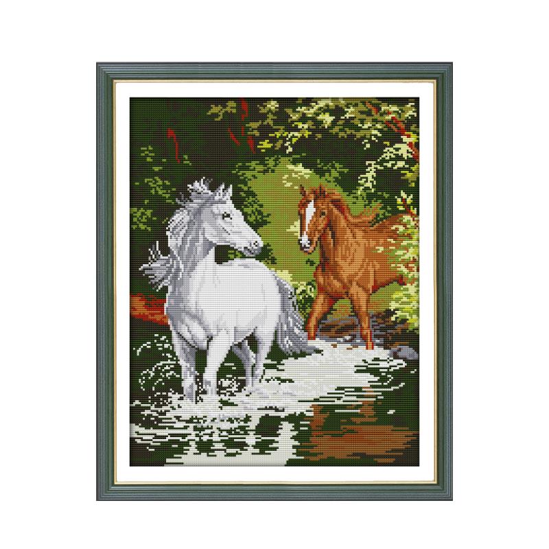 Two Horses Running Handmade Cr - Embroidery Running Stitch 评论和价格